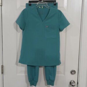 FIGS M Scrub Top & Cargo Pants Set